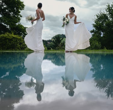 Wedding photo in front of a pool on a wedding curated by Francesco Margaretini