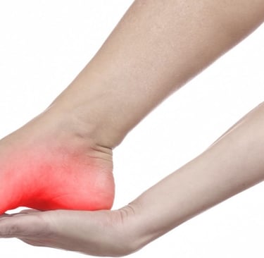 fascite plantar, dor nos pés, sola do pé, dor, sensibilidade
