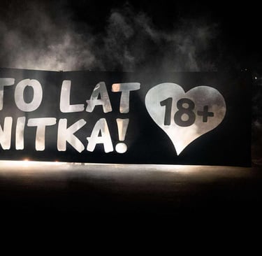 baner na osiemnastkę fajerwerki z napisem sto lat