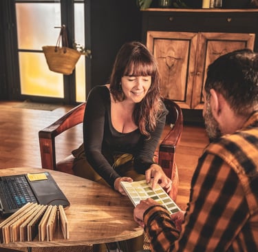 Cindy Chédemail architecte d'intérieur avec un client en rdv