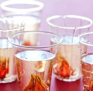 Hibiscus ve Zencefil Şampanya Kokteyli