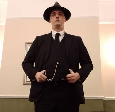 man dressed as an older style police detective