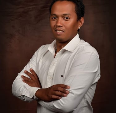 a man in a white shirt and a white shirt