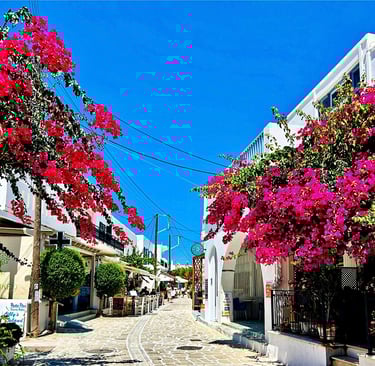 La Karabia, rue principale du village d'Antiparos
