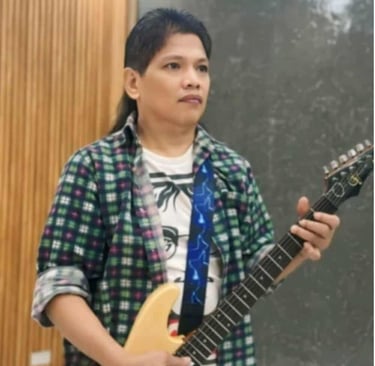 Lead guitar player