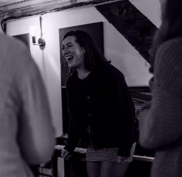 lo barnes vocal coaching at the singing club, margate. photo by ryan hayes-herbert, 2025.