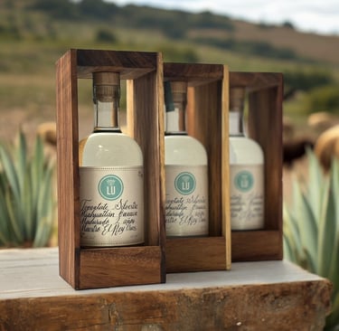 Botellas de mezcal Tepextate Silvestre de Lu Mezcal