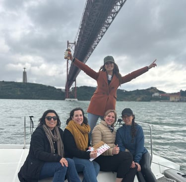 EVJF à bord de notre Lagoon 46 avec vue sur le Cristo Rei et le pont du 25 avril