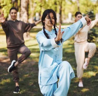 femmes qui font du tai-chi