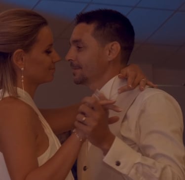 couple qui danse filmé par vidéaste de mariage à Saint-Malo