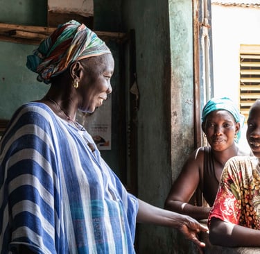 Fanta Wilane, a smallholder farmer with her two daughters
