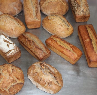 Pain artisanal de La Batailleuse : l'accompagnement parfait pour nos fondues à La Petite Échelle.