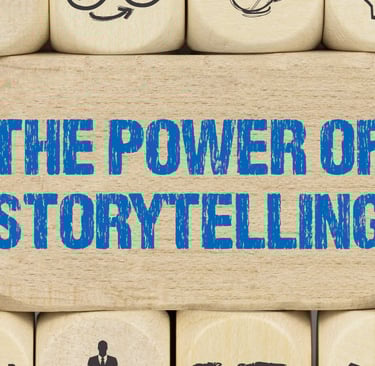 blocos de madeira formando a frase "o poder do storytelling"