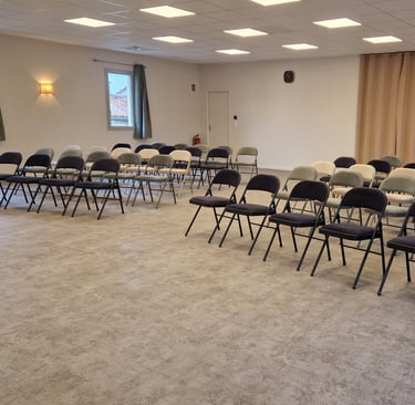 Salle 117 m² avec 50 chaises