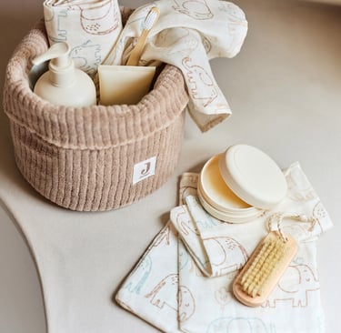 Jollein knitted basket with bathtime toiletries and towels