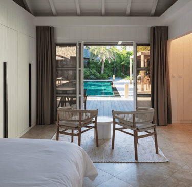 Chambre confort lit king size bungalow 2 de la villa noah à st barthélémy plage de st jean