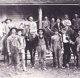 Dalton - Prater's Mill & Cotton Gin photo of customers, their mules, and 2 mill workers