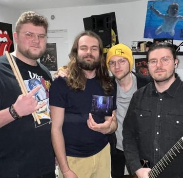 Le groupe rush on mars au complet posant pour la voix du nord