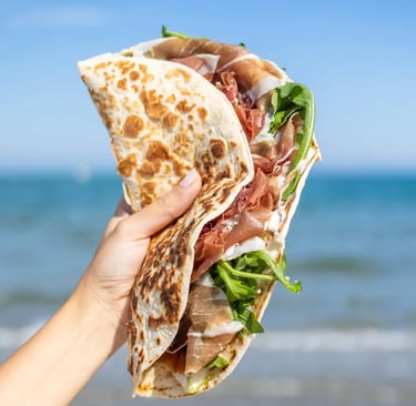 Piadina romagnola, cascioni, piada farcita