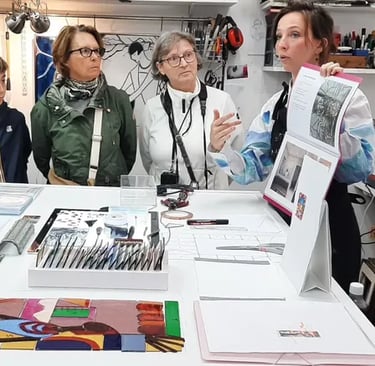 Journée portes ouvertes atelier vitrail Paris : présentation du savoir-faire artisanal.