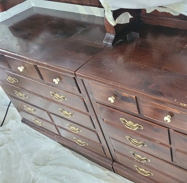 Commode en pin avec plateau abîmé