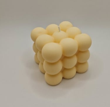 Candle molded in the shape of a 100% natural bubble with vanilla essential oils