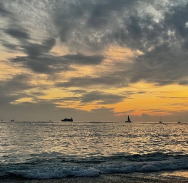 Hawai'i O'ahu Waikiki Beach Strand Sonnenuntergang Annerschtwo
