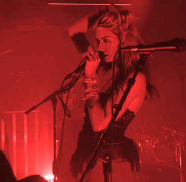 Nieve Ella performing in Cologne, Germany