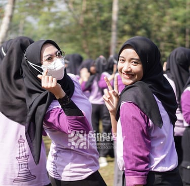 Peserta outbound sedang mengikuti fun games di area outdoor Jogja