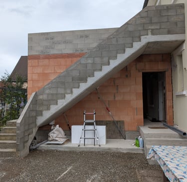 Extension en travaux avec étage