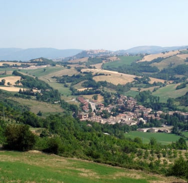 Borgo rurale tranquillo tra colline Marche