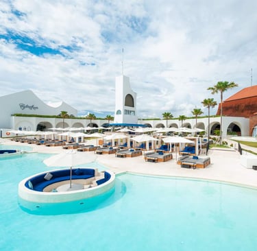 6. Café del Mar Beach Club