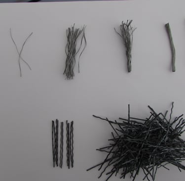 Macrofibra flexível para concreto