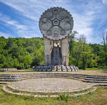 Spomenik Palim Borcima U Drugom Svjetskom Ratu - Monument Niksic