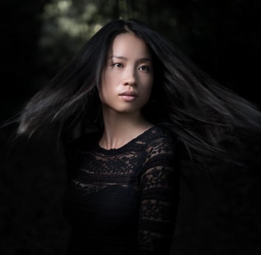Jeune femme asiatique mode beauté photo studio