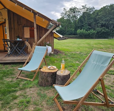 two chairs with drinks on a lawn