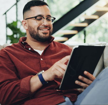 Younger_FERS_Employee_Reads_Benefits