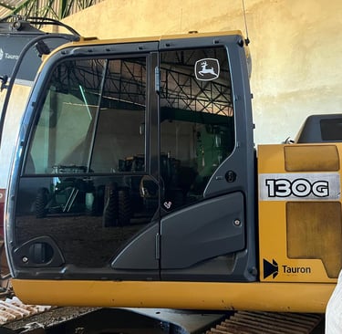 Tipo: Retroescavadeira | Marca: John Deere | Modelo: 130 G | Ano: 2014