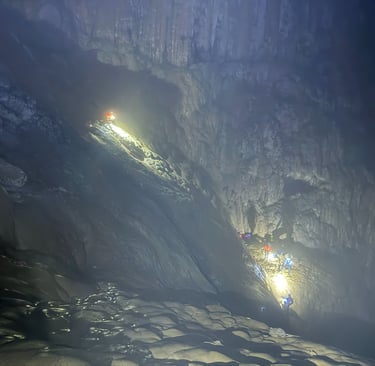 climbing the upper sections of the great wall of Vietnam, hang son doong cave, Vietnam