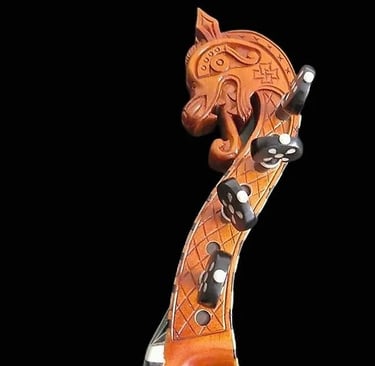 The head of a hardanger violin shaped like a dragon