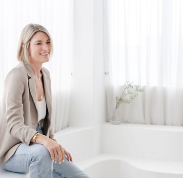 Yvonne, trauma-informed psychotherapist, gentle and approachable headshot