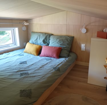 Tiny-house restroom in Saignon (Luberon)