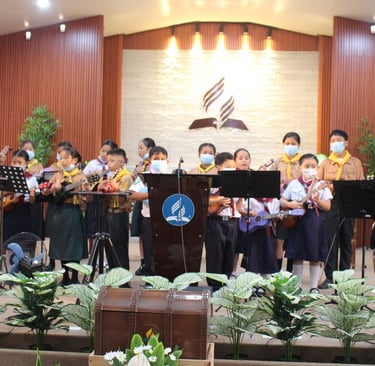  elementary scout students group band performing on a stage