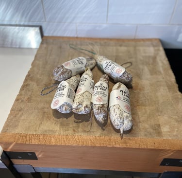 saucisson de village : nature/bleu d'Auvergne/piment d'Espelette/Beaufort/poivre vert ou noisettes