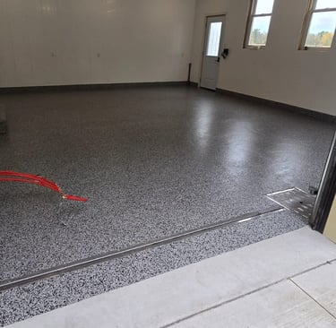 Hand troweled impact-resistant polyurethane floor with decorative flake with MMA topcoat finsh 