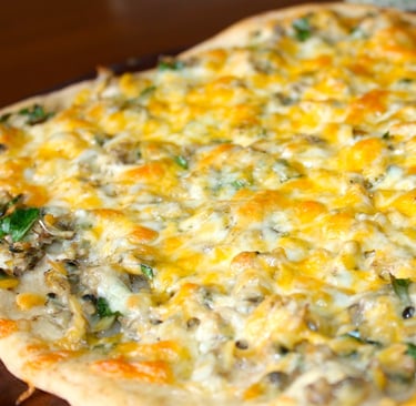 cheesy clam pizza