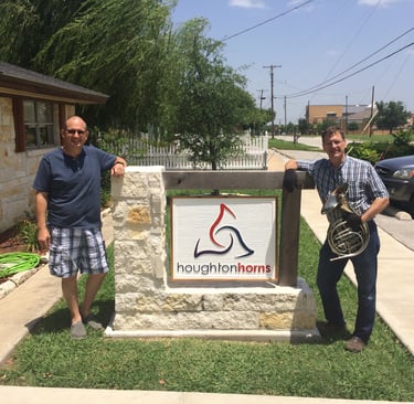 houghton horns sign