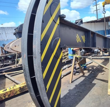 Manutençao e Pintura em Unidade de bombeio de petróleo (UB) - Cabeça da UB