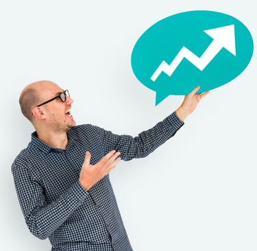 Profesional mostrando crecimiento digital, concepto de marketing digital en Sabadell