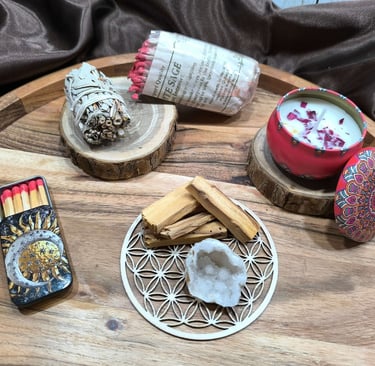 Coffrets spirituels – cristaux, oracles, bougies et rituels énergétiques.